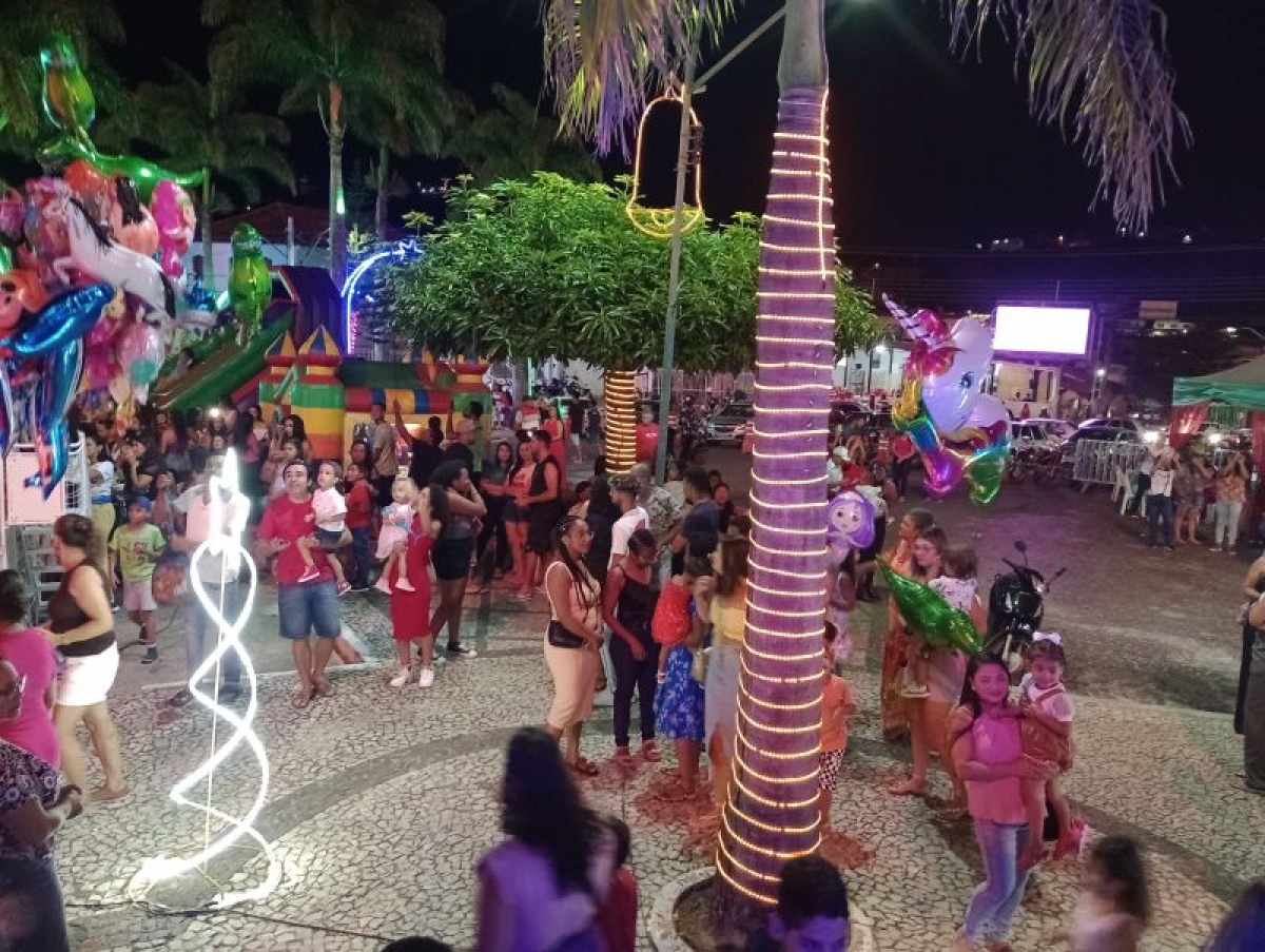 Abertura do Natal Novo tempo aconteceu nesta quarta-feira (11)  em Caetité — imagem 12